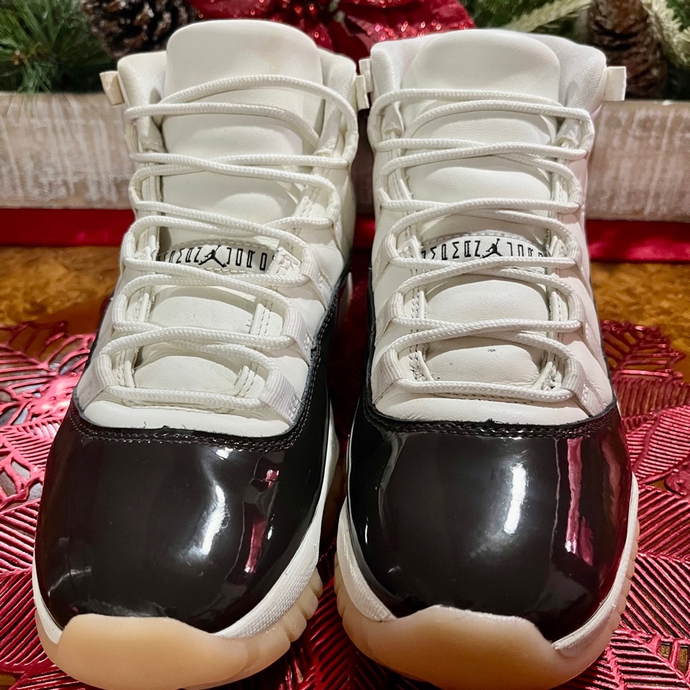 Jordan 11 Retro Neapolitan Women’s Sneakers Size 8.5 AR0715-101